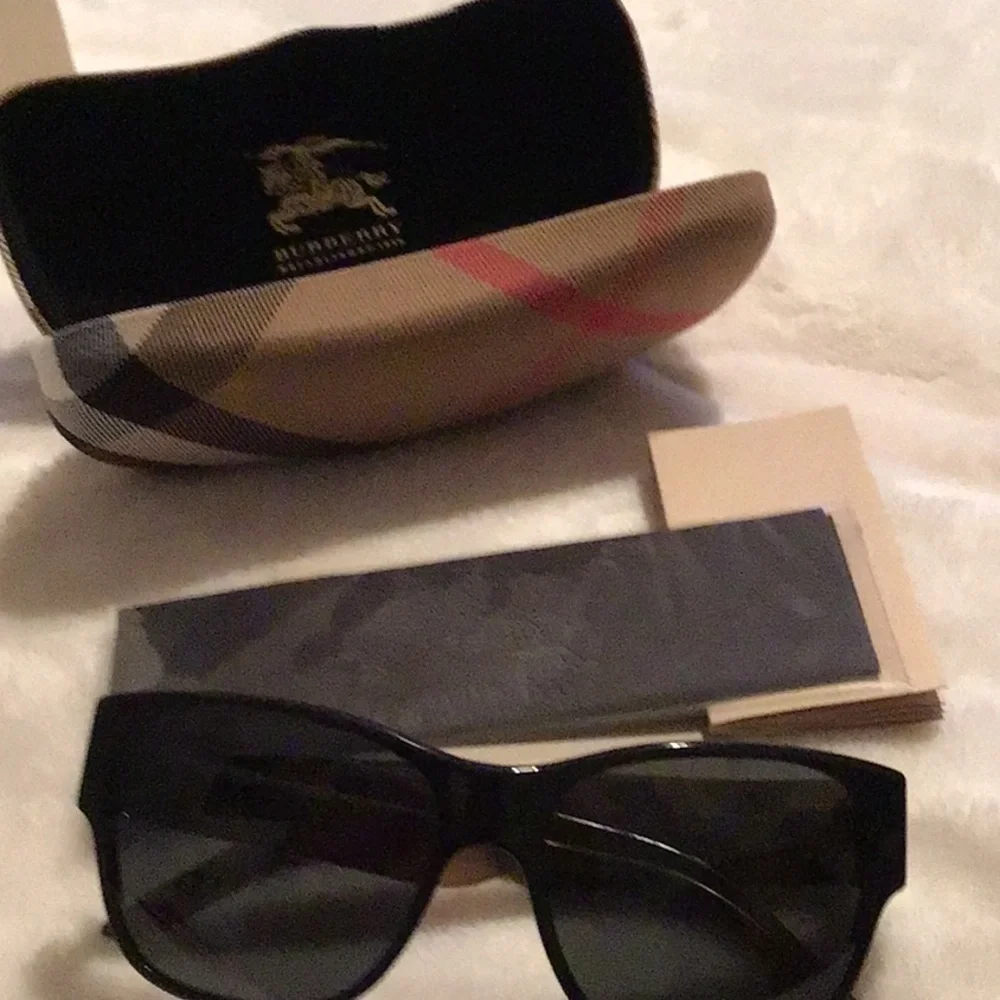Burberry Sunglasses - Picture 12 of 13
